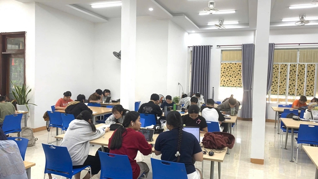 Hiện đại hóa hoạt động thư viện thông qua chuyển đổi số tại Thư viện Tổng hợp tỉnh Quảng Ngãi - Ảnh 2.