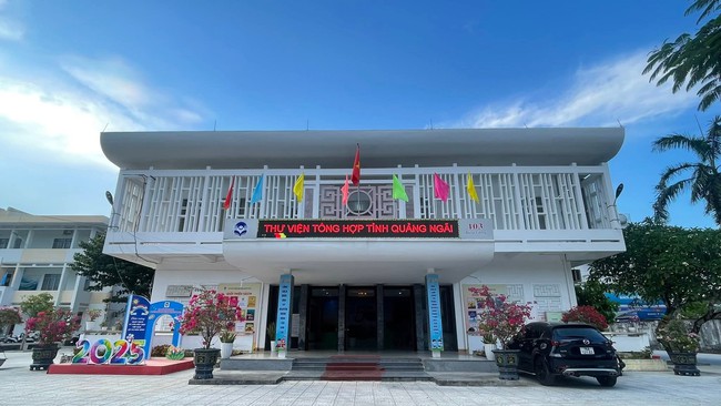 Hiện đại hóa hoạt động thư viện thông qua chuyển đổi số tại Thư viện Tổng hợp tỉnh Quảng Ngãi - Ảnh 1.