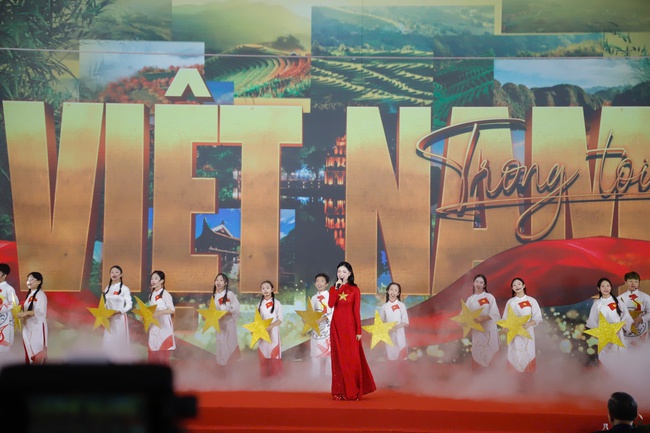Tổng Bí thư dự Lễ khởi công, khánh thành 250 công trình tiêu biểu trên cả nước chào mừng Cách mạng tháng Tám và Quốc khánh 2/9 - Ảnh 5. Tổng Bí thư dự Lễ khởi công, khánh thành 250 công trình tiêu biểu trên cả nước chào mừng Cách mạng tháng Tám và Quốc khánh 2/9 - Ảnh 5.
