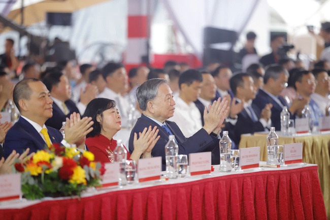 Tổng Bí thư dự Lễ khởi công, khánh thành 250 công trình tiêu biểu trên cả nước chào mừng Cách mạng tháng Tám và Quốc khánh 2/9 - Ảnh 2. Tổng Bí thư dự Lễ khởi công, khánh thành 250 công trình tiêu biểu trên cả nước chào mừng Cách mạng tháng Tám và Quốc khánh 2/9 - Ảnh 2.