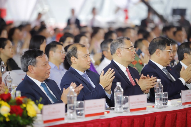 Tổng Bí thư dự Lễ khởi công, khánh thành 250 công trình tiêu biểu trên cả nước chào mừng Cách mạng tháng Tám và Quốc khánh 2/9 - Ảnh 4. Tổng Bí thư dự Lễ khởi công, khánh thành 250 công trình tiêu biểu trên cả nước chào mừng Cách mạng tháng Tám và Quốc khánh 2/9 - Ảnh 4.