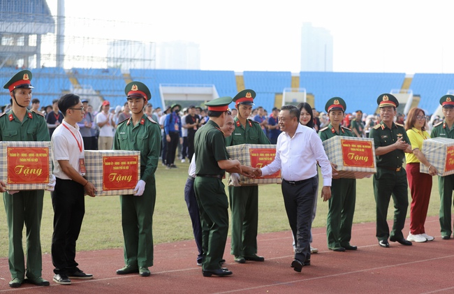 13 khối quần chúng, nghệ thuật hợp luyện chuẩn bị cho Lễ diễu binh, diễu hành Kỷ niệm 80 năm Quốc khánh - Ảnh 1.