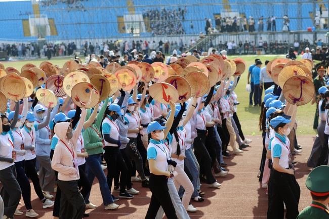 13 khối quần chúng, nghệ thuật hợp luyện chuẩn bị cho Lễ diễu binh, diễu hành Kỷ niệm 80 năm Quốc khánh - Ảnh 12.