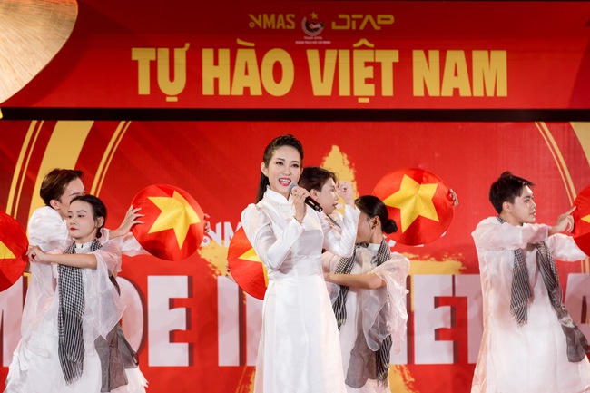 Nghệ sĩ cùng chung nhịp đập “Tự hào Việt Nam” - Ảnh 2.
