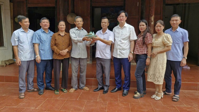 Một gia đình nông dân ở Phú Thọ, phát hiện cổ vật từ thời văn hóa Đông Sơn, niên đại trên 2.500 năm.  - Ảnh 2.