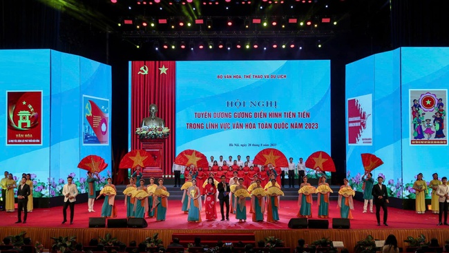 Hướng dẫn khen thưởng gương điển hình tiên tiến giai đoạn 2020 - 2025 - Ảnh 1. Hướng dẫn khen thưởng gương điển hình tiên tiến giai đoạn 2020 - 2025 - Ảnh 1.