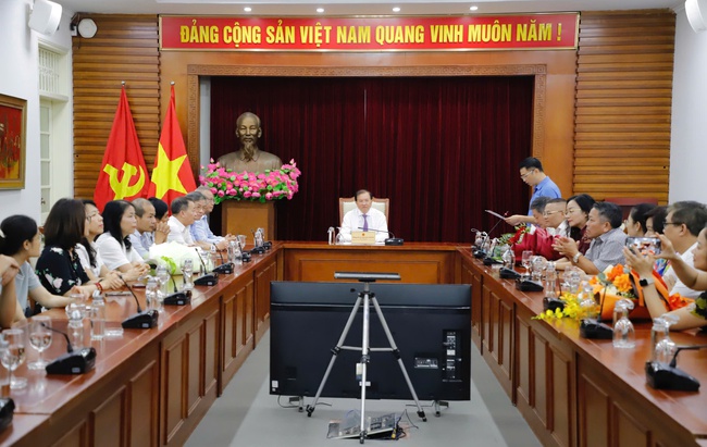 Trao quyết định nghỉ hưu cho 02 cán bộ của Bộ Văn hóa, Thể thao và Du lịch - Ảnh 4.