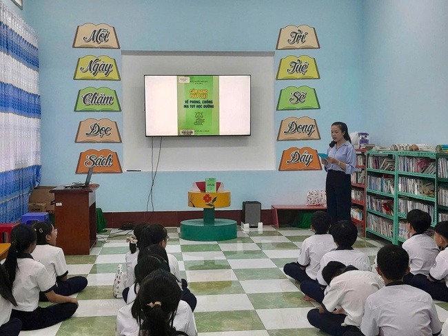 Thư viện tỉnh Cà Mau: Ưu tiên số hóa các tài liệu địa chí đang lưu giữ và phục vụ tại hệ thống thư viện - Ảnh 1.