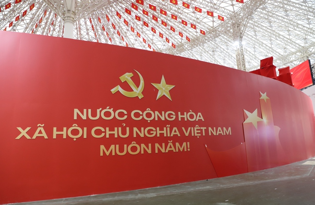Phó Thủ tướng Mai Văn Chính kiểm tra công tác hoàn thiện các gian hàng Triển lãm thành tựu Đất nước nhân dịp kỷ niệm 80 năm Ngày Quốc khánh - Ảnh 4. Phó Thủ tướng Mai Văn Chính kiểm tra công tác hoàn thiện các gian hàng Triển lãm thành tựu Đất nước nhân dịp kỷ niệm 80 năm Ngày Quốc khánh - Ảnh 4.