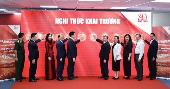 Triển lãm thành tựu Đất nước: Sống lại những khoảnh khắc lịch sử, hiểu sâu hơn về giá trị của độc lập tự do, khát vọng và ý chí của Việt Nam - Ảnh 2.