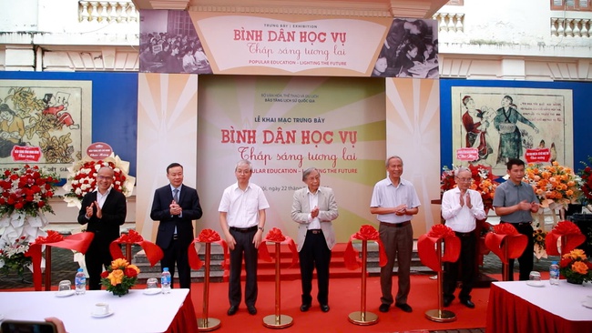 Giới thiệu gần 160 tài liệu, hiện vật về phong trào Bình dân học vụ cách đây 80 năm - Ảnh 1. Giới thiệu gần 160 tài liệu, hiện vật về phong trào Bình dân học vụ cách đây 80 năm - Ảnh 1.