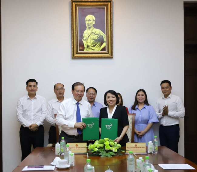 Bộ VHTTDL ký kết Biên bản ghi nhớ với AgriS, trao tặng nước uống dinh dưỡng, chất lượng cao phục vụ Đại lễ kỷ niệm 80 năm Cách mạng Tháng Tám và Quốc khánh 2/9 - Ảnh 3. Bộ VHTTDL ký kết Biên bản ghi nhớ với AgriS, trao tặng nước uống dinh dưỡng, chất lượng cao phục vụ Đại lễ kỷ niệm 80 năm Cách mạng Tháng Tám và Quốc khánh 2/9 - Ảnh 3.