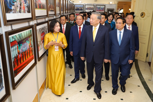 Chùm ảnh: Lễ kỷ niệm 80 năm Ngày truyền thống Ngành Văn hóa - Ảnh 3. Chùm ảnh: Lễ kỷ niệm 80 năm Ngày truyền thống Ngành Văn hóa - Ảnh 3.