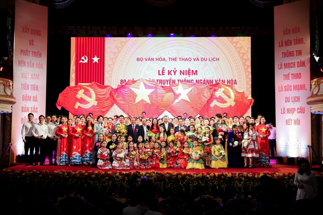 Chùm ảnh: Lễ kỷ niệm 80 năm Ngày truyền thống Ngành Văn hóa - Ảnh 20. Chùm ảnh: Lễ kỷ niệm 80 năm Ngày truyền thống Ngành Văn hóa - Ảnh 20.