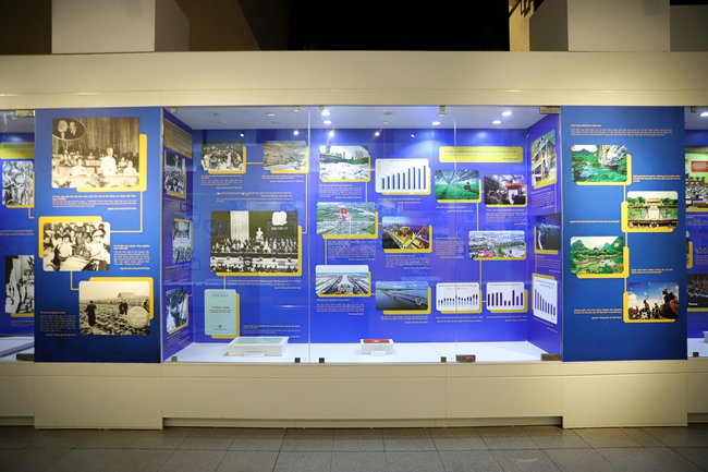 Khai mạc trưng bày chuyên đề "Mùa thu độc lập" - Ảnh 7. Khai mạc trưng bày chuyên đề "Mùa thu độc lập" - Ảnh 7.