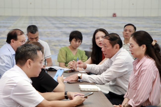 Bộ trưởng Nguyễn Văn Hùng kiểm tra tiến độ Triển lãm thành tựu Đất nước nhân dịp 80 năm Ngày Quốc khánh - Ảnh 2. Bộ trưởng Nguyễn Văn Hùng kiểm tra tiến độ Triển lãm thành tựu Đất nước nhân dịp 80 năm Ngày Quốc khánh - Ảnh 2.