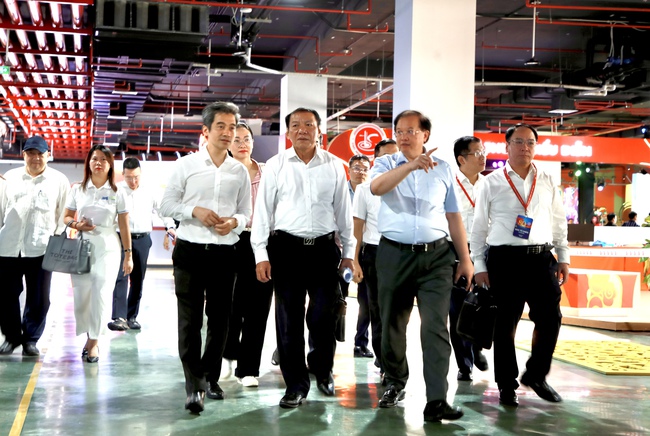 Bộ trưởng Nguyễn Văn Hùng kiểm tra tiến độ Triển lãm thành tựu Đất nước nhân dịp 80 năm Ngày Quốc khánh - Ảnh 6. Bộ trưởng Nguyễn Văn Hùng kiểm tra tiến độ Triển lãm thành tựu Đất nước nhân dịp 80 năm Ngày Quốc khánh - Ảnh 6.