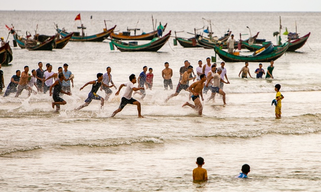 “Trời yên, biển lặng” – ước vọng của ngư dân trong ngày hội - Ảnh 6. “Trời yên, biển lặng” – ước vọng của ngư dân trong ngày hội - Ảnh 6.