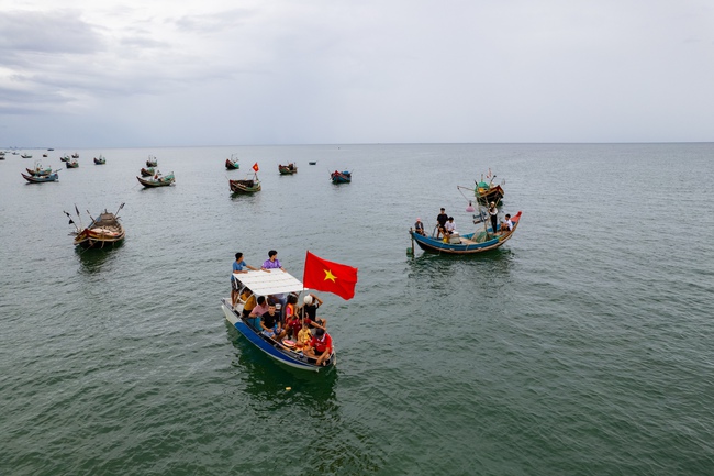 “Trời yên, biển lặng” – ước vọng của ngư dân trong ngày hội - Ảnh 9. “Trời yên, biển lặng” – ước vọng của ngư dân trong ngày hội - Ảnh 9.