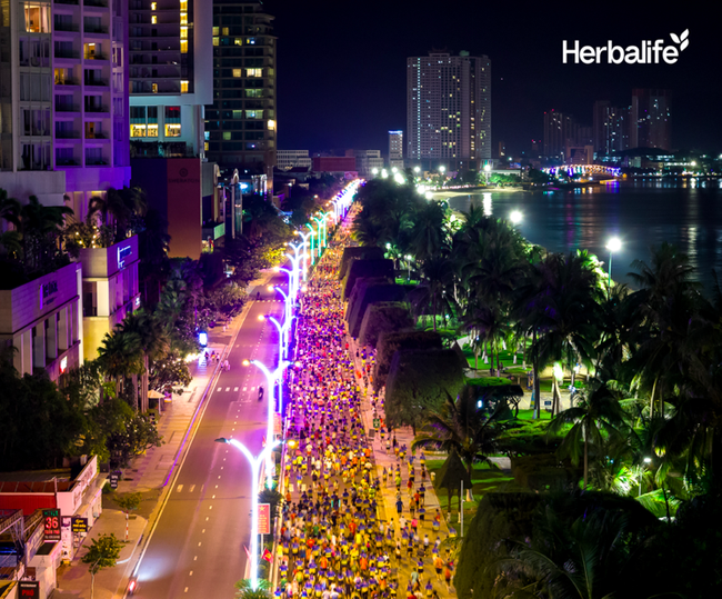 Năm thứ tư liên tiếp Herbalife Việt Nam đồng hành cùng giải chạy VnExpress Marathon Nha Trang để khuyến khích tập luyện thể dục thể thao thường xuyên - Ảnh 2. Năm thứ tư liên tiếp Herbalife Việt Nam đồng hành cùng giải chạy VnExpress Marathon Nha Trang để khuyến khích tập luyện thể dục thể thao thường xuyên - Ảnh 2.