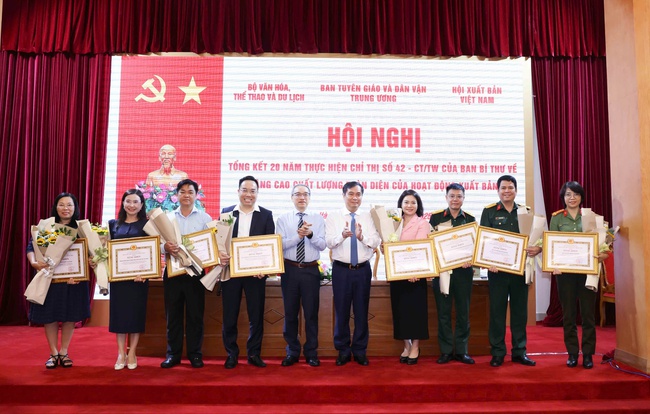 Xây dựng ngành xuất bản thành một ngành kinh tế - công nghiệp văn hóa mũi nhọn của đất nước - Ảnh 5. Xây dựng ngành xuất bản thành một ngành kinh tế - công nghiệp văn hóa mũi nhọn của đất nước - Ảnh 5.