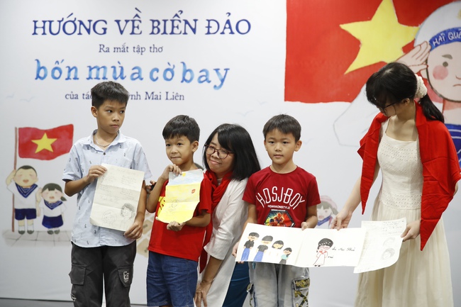 "Bốn mùa cờ bay" - hải trình Trường Sa neo mãi trong tim - Ảnh 1. "Bốn mùa cờ bay" - hải trình Trường Sa neo mãi trong tim - Ảnh 1.