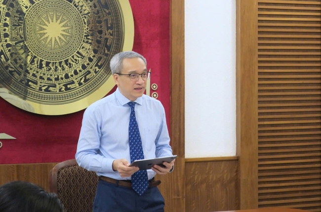 Trao Quyết định nghỉ hưu trước tuổi cho Phó Cục trưởng Cục Thông tin cơ sở và Thông tin đối ngoại - Ảnh 1. Trao Quyết định nghỉ hưu trước tuổi cho Phó Cục trưởng Cục Thông tin cơ sở và Thông tin đối ngoại - Ảnh 1.