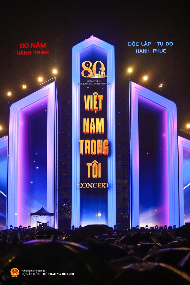 Chùm ảnh: Nghệ sĩ và khán giả cùng hòa vào câu chuyện "Việt Nam trong tôi" - Ảnh 1. Chùm ảnh: Nghệ sĩ và khán giả cùng hòa vào câu chuyện "Việt Nam trong tôi" - Ảnh 1.