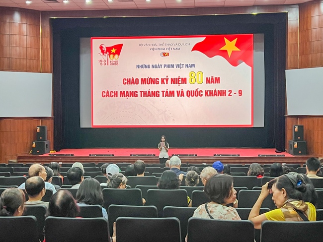 "Ngày ấy bên sông Lam" mở màn chuỗi chiếu phim miễn phí chào mừng 80 năm Quốc khánh - Ảnh 1. "Ngày ấy bên sông Lam" mở màn chuỗi chiếu phim miễn phí chào mừng 80 năm Quốc khánh - Ảnh 1.