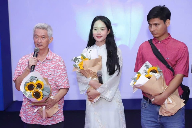 Đạo diễn, dàn diễn viên "Đào, Phở và Piano" giao lưu cùng khán giả - Ảnh 1. Đạo diễn, dàn diễn viên "Đào, Phở và Piano" giao lưu cùng khán giả - Ảnh 1.
