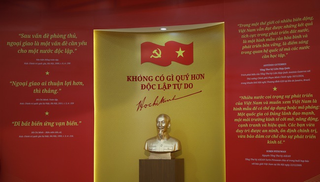 Ngươi dân hào hứng tham dự Triển lãm “80 năm hành trình Độc lập – Tự do – Hạnh phúc” - Ảnh 5. Ngươi dân hào hứng tham dự Triển lãm “80 năm hành trình Độc lập – Tự do – Hạnh phúc” - Ảnh 5.