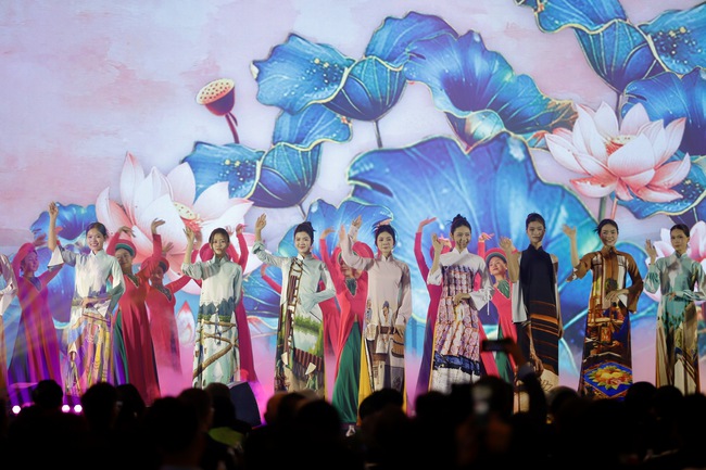 Ảnh: Lãnh đạo Đảng, Nhà nước dự Lễ khai mạc Triển lãm thành tựu Đất nước "80 năm hành trình Độc lập- Tự do- Hạnh phúc" - Ảnh 18. Ảnh: Lãnh đạo Đảng, Nhà nước dự Lễ khai mạc Triển lãm thành tựu Đất nước "80 năm hành trình Độc lập- Tự do- Hạnh phúc" - Ảnh 18.