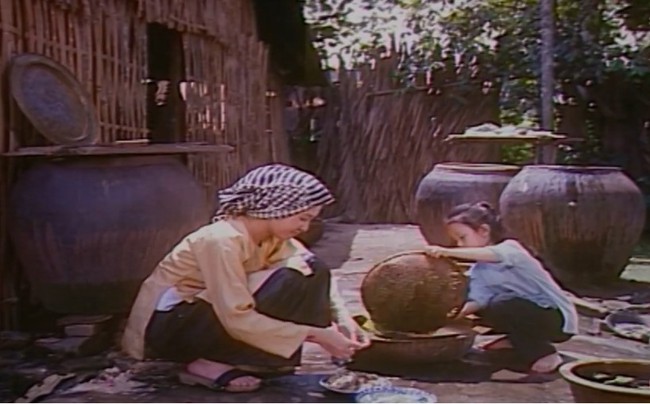 "Tổ quốc tiếng gà trưa" - Tình yêu quê hương từ ký ức bình dị - Ảnh 1. "Tổ quốc tiếng gà trưa" - Tình yêu quê hương từ ký ức bình dị - Ảnh 1.