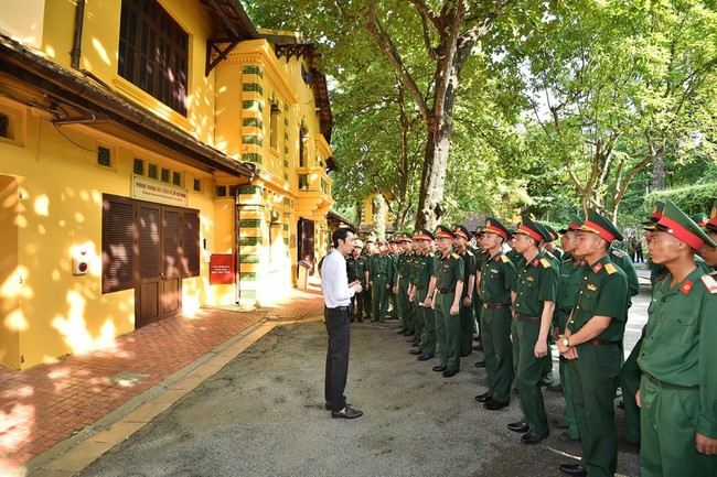 Các lực lượng tham gia diễu binh, diễu hành tham quan, học tập lịch sử tại Khu Di tích Chủ tịch Hồ Chí Minh tại Phủ Chủ tịch. - Ảnh 2. Các lực lượng tham gia diễu binh, diễu hành tham quan, học tập lịch sử tại Khu Di tích Chủ tịch Hồ Chí Minh tại Phủ Chủ tịch. - Ảnh 2.