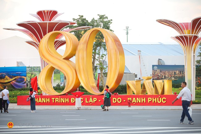 Triển lãm "80 năm hành trình Độc lập - Tự do - Hạnh phúc" đón hơn 1 triệu lượt khách sau 3 ngày mở cửa - Ảnh 1. Triển lãm "80 năm hành trình Độc lập - Tự do - Hạnh phúc" đón hơn 1 triệu lượt khách sau 3 ngày mở cửa - Ảnh 1.