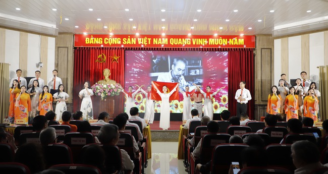 Tạp chí Cộng sản phải là "pháo đài vững chắc" trên mặt trận tư tưởng - Ảnh 8. Tạp chí Cộng sản phải là "pháo đài vững chắc" trên mặt trận tư tưởng - Ảnh 8.