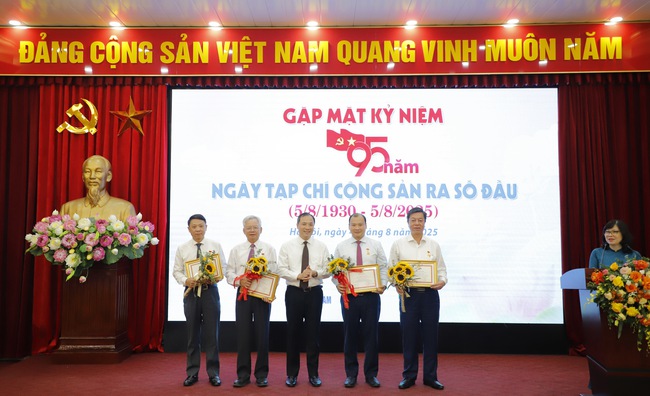 Tạp chí Cộng sản phải là "pháo đài vững chắc" trên mặt trận tư tưởng - Ảnh 6. Tạp chí Cộng sản phải là "pháo đài vững chắc" trên mặt trận tư tưởng - Ảnh 6.
