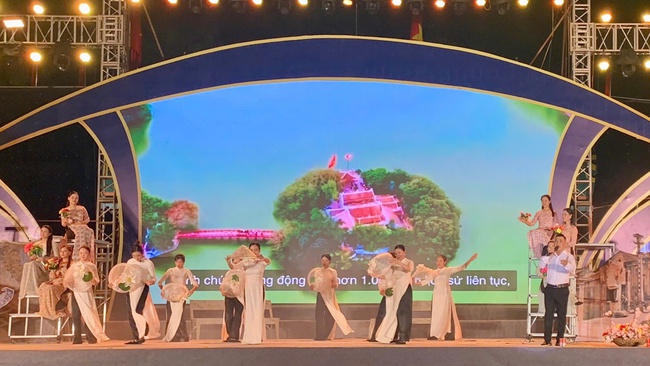 Lào Cai tham gia Hội thi Tuyên truyền lưu động toàn quốc kỷ niệm 80 năm Cách mạng Tháng Tám và Quốc khánh 2/9 - Ảnh 2. Lào Cai tham gia Hội thi Tuyên truyền lưu động toàn quốc kỷ niệm 80 năm Cách mạng Tháng Tám và Quốc khánh 2/9 - Ảnh 2.