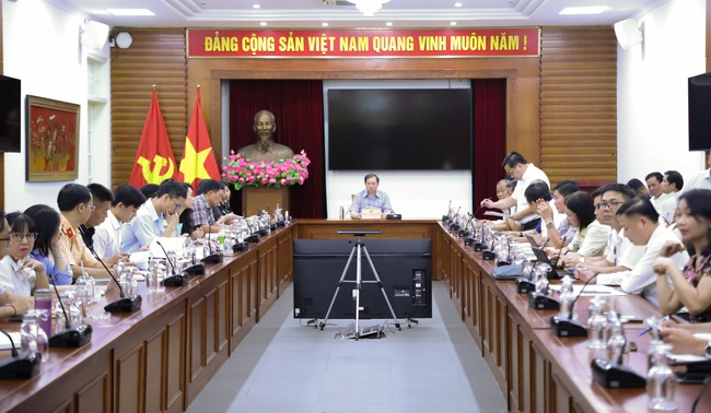Họp triển khai nhiệm vụ tổ chức các đội diễu binh, diễu hành quần chúng, xếp hình trong tổng thể các hoạt động kỷ niệm 80 năm Cách mạng tháng Tám và Quốc khánh 2/9 - Ảnh 2.