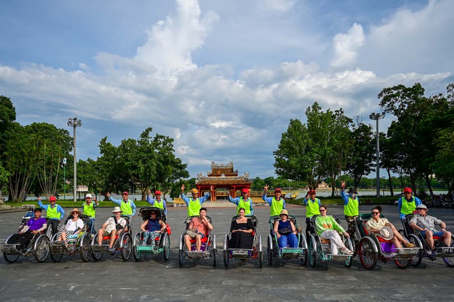 Đoàn Famtrip là các KOLs Australia đến trải nghiệm du lịch tại Huế - Ảnh 1. Đoàn Famtrip là các KOLs Australia đến trải nghiệm du lịch tại Huế - Ảnh 1.