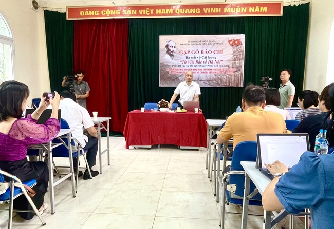 &quot;Từ Việt Bắc về Hà Nội&quot;: Câu chuyện Cách mạng qua ngôn ngữ nghệ thuật cải lương - Ảnh 1.