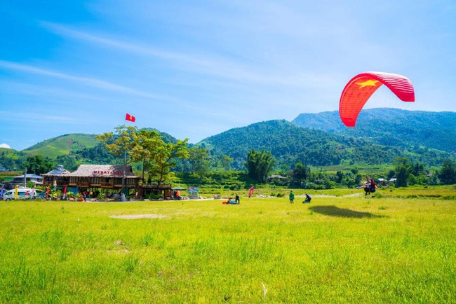 Tái định nghĩa “tuổi nghỉ hưu”- du khách cao tuổi hướng tới những chuyến phiêu lưu “không tuổi” - Ảnh 1. Tái định nghĩa “tuổi nghỉ hưu”- du khách cao tuổi hướng tới những chuyến phiêu lưu “không tuổi” - Ảnh 1.
