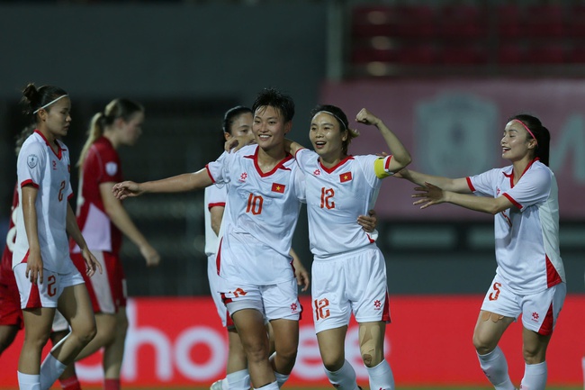 Thắng tuyển nữ Indonesia 7-0, Đội tuyển nữ Việt Nam sớm giành vé vào bán kết - Ảnh 2. Thắng tuyển nữ Indonesia 7-0, Đội tuyển nữ Việt Nam sớm giành vé vào bán kết - Ảnh 2.
