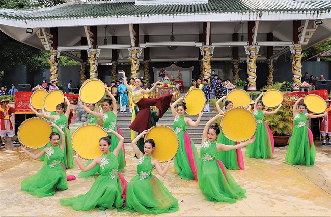 An Giang: Phong trào "Toàn dân đoàn kết xây dựng đời sống văn hóa" đã trở thành phong trào thi đua yêu nước thường xuyên, có sức lan tỏa mạnh mẽ - Ảnh 1. An Giang: Phong trào "Toàn dân đoàn kết xây dựng đời sống văn hóa" đã trở thành phong trào thi đua yêu nước thường xuyên, có sức lan tỏa mạnh mẽ - Ảnh 1.