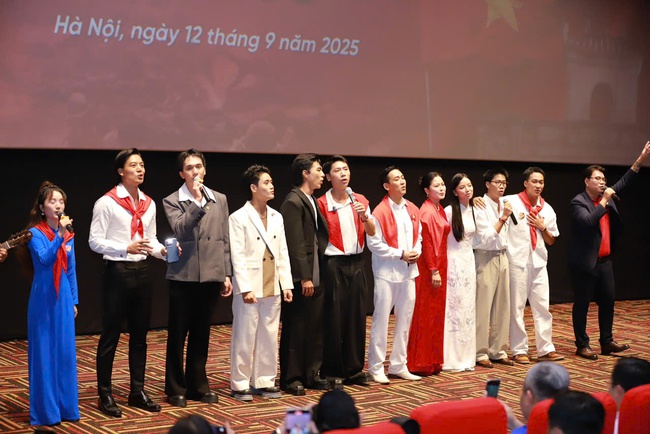 Gần 1.000 đoàn viên, thanh niên tham dự Chương trình &quot;Sinh hoạt Chính trị, giáo dục lý tưởng cách mạng cho đoàn viên, thanh niên thông qua phim truyện điện ảnh Mưa đỏ&quot; - Ảnh 2.