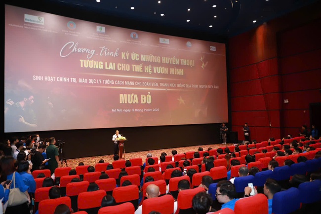 Gần 1.000 đoàn viên, thanh niên tham dự Chương trình &quot;Sinh hoạt Chính trị, giáo dục lý tưởng cách mạng cho đoàn viên, thanh niên thông qua phim truyện điện ảnh Mưa đỏ&quot; - Ảnh 3.