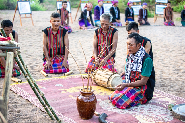 Nỗ lực bảo tồn, phát huy giá trị văn hóa truyền thống tốt đẹp của các dân tộc thiểu số gắn với phát triển du lịch - Ảnh 3. Nỗ lực bảo tồn, phát huy giá trị văn hóa truyền thống tốt đẹp của các dân tộc thiểu số gắn với phát triển du lịch - Ảnh 3.