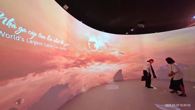 Bức tường 3D Mapping dài 150m được đề xuất xác lập kỷ lục - Ảnh 2. Bức tường 3D Mapping dài 150m được đề xuất xác lập kỷ lục - Ảnh 2.