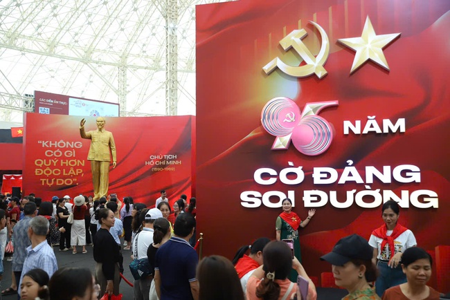 Không khí ngày cuối cùng mở cửa Triển lãm &quot;80 năm hành trình Độc lập-Tự do-Hạnh phúc&quot; - Ảnh 5.