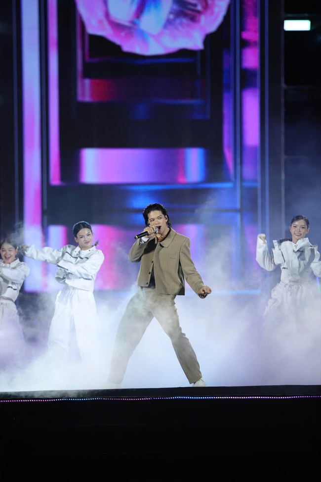 Concert "Tôi yêu Tổ quốc tôi": Khơi dậy niềm tự hào, tình yêu quê hương đất nước trong trái tim mỗi người Việt Nam - Ảnh 4. Concert "Tôi yêu Tổ quốc tôi": Khơi dậy niềm tự hào, tình yêu quê hương đất nước trong trái tim mỗi người Việt Nam - Ảnh 4.